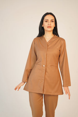 Модел AMINA BROWN